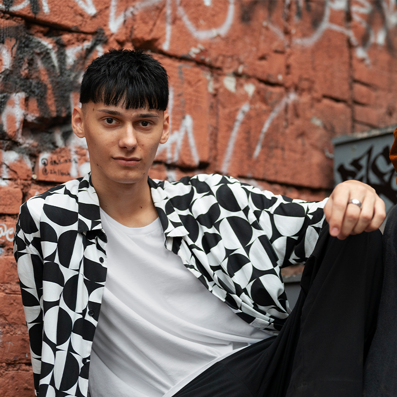 The Art of Subtlety: Mastering Minimalism in Men's Fashion